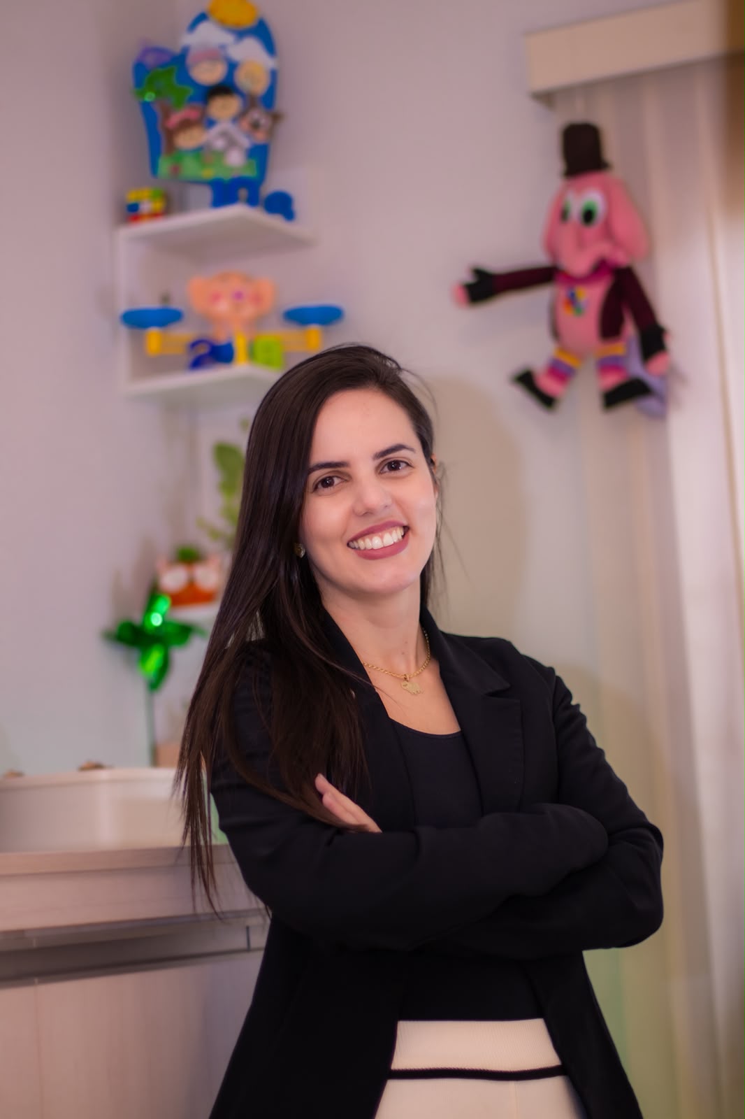 Fonoaudióloga Nádia Giulian em seu consultório